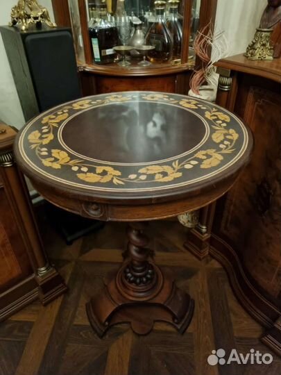 Столик коллекционный, 