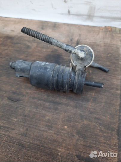 Моторчик стеклоочистителя переднего Skoda Fabia 1