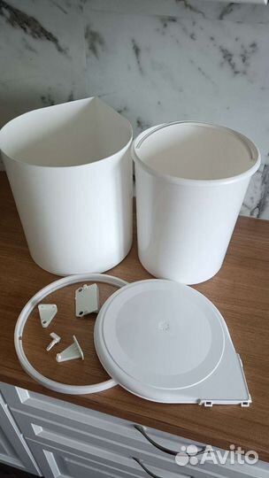 Мусорное ведро на дверцу