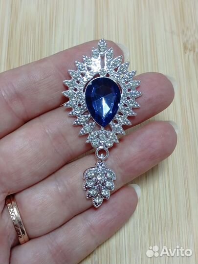 Подвеска, брошка