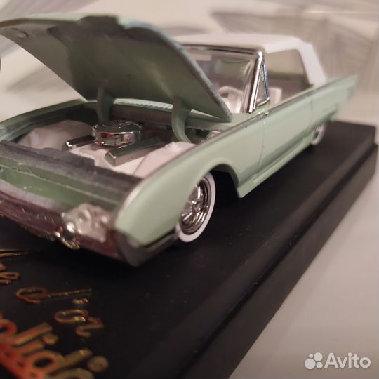 Модель автомобиля ford thunderbird 1961 1/43