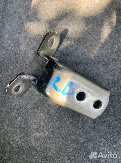 Петля двери передняя правая камри 50