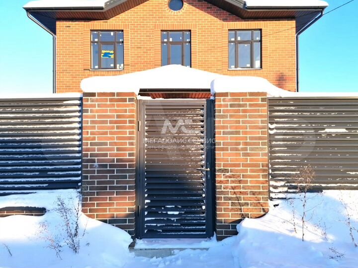 Коттедж 198 м² на участке 6 сот.