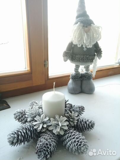 Подсвечник из шишек
