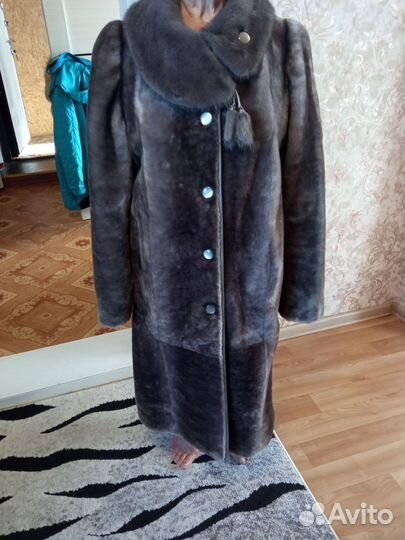 Шуба мутоновая новая размер 54 с норковым воротник
