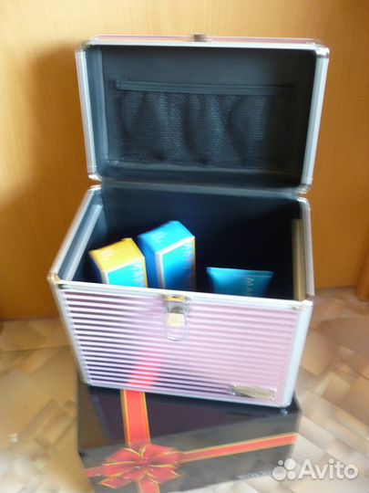 Кейс для косметики - хороший подарок