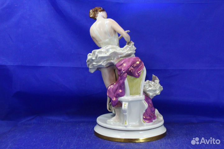 Статуэтка фарфоровая Балерины перед выступлением