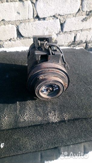 Компрессор кондиционера на мерседес W124/W140