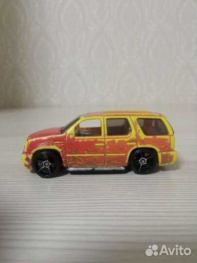 Машинка Hotwheels Премиум меняющая цвет