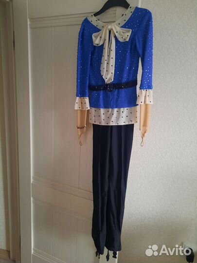 Костюм для выступлений по фигурному катанию