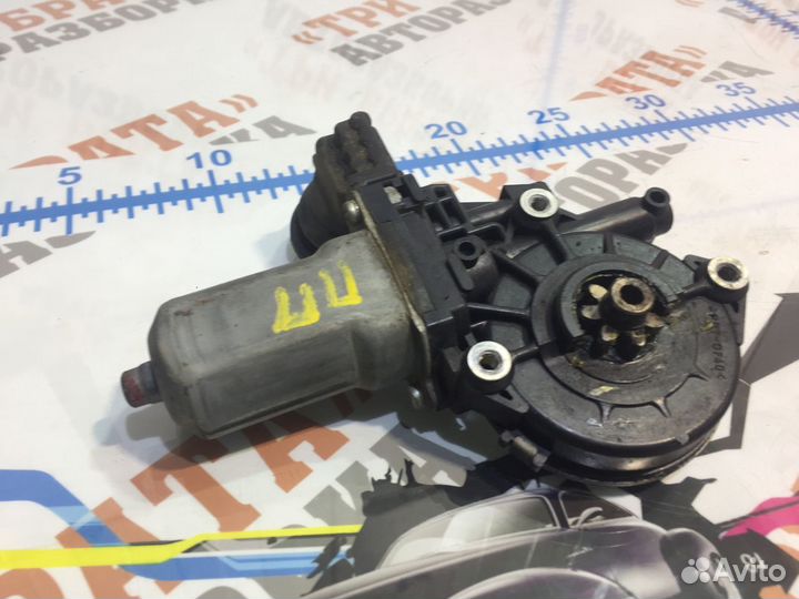 Моторчик стеклоподъемника передний правый Прав