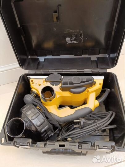 Электрорубанок Dewalt D26500-QS