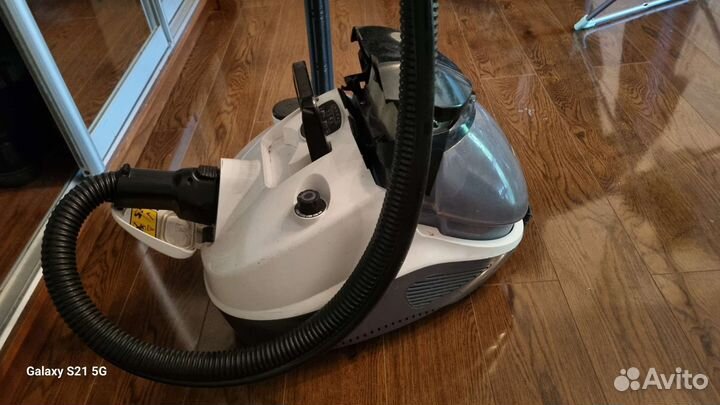 Моющий паропылесос Karcher SV7