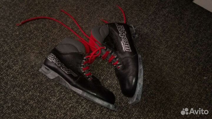 Лыжные ботинки