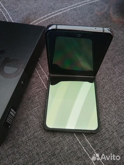 Samsung Galaxy Z Flip4, 8/256 ГБ