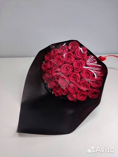 Красные Розы из Белого Шоколада - 29 шт в Букете