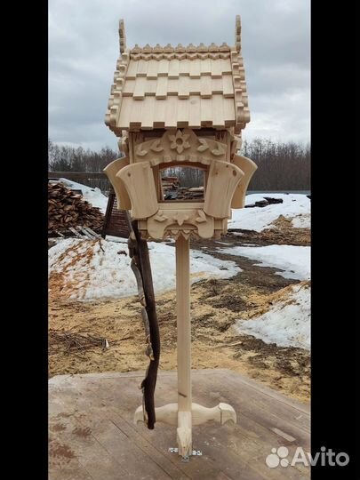 Кормушка для птиц и белок