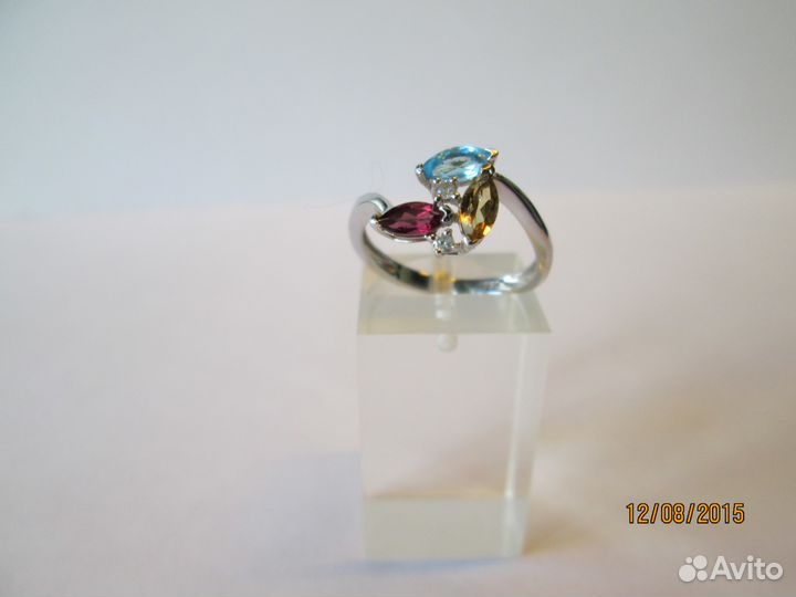 Кольцо из золота белого цвета 750 пр