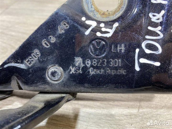 Петля капота левая Volkswagen Touareg 2.5 2004