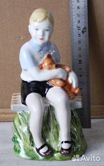 Статуэтка Мальчик с мишкой Фарфор лфз