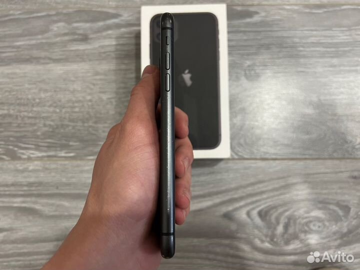 Телефон iPhone 11