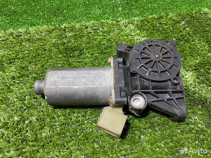 Моторчик стеклоподьемника передний Mercedes W210