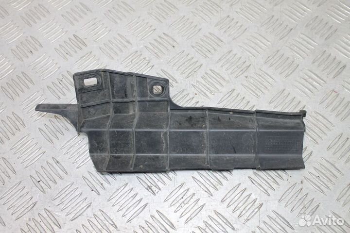 Дефлектор радиатора правый Honda Civic 8 FD 4D