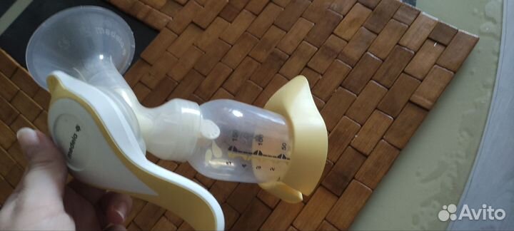 Молокоотсос medela ручной