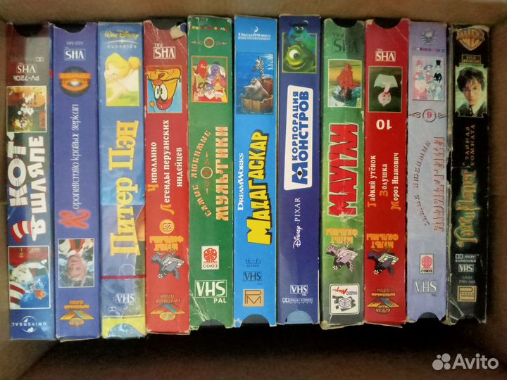 Видеокассеты с мультфильмами и фильмами
