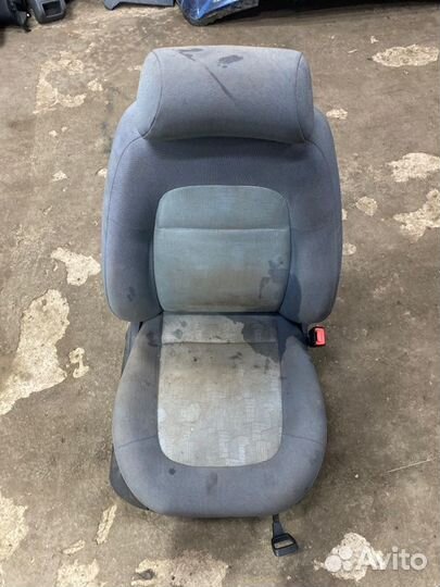 Сиденье переднее правое Skoda Fabia 6Y2 AME 2001