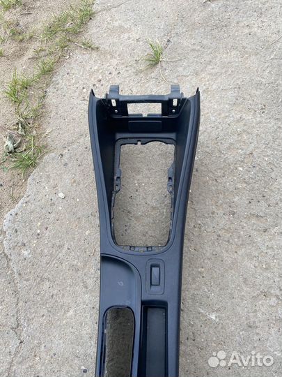 Консоль между сидений Renault Fluence