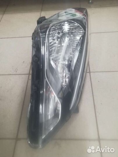 Фара на hyundai solaris под Эл.коректор левая