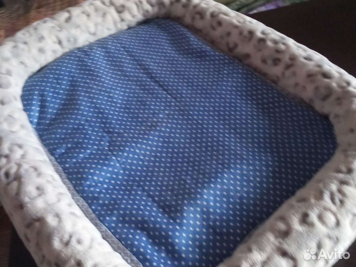 Лежанка, с матрасиком, кормушки