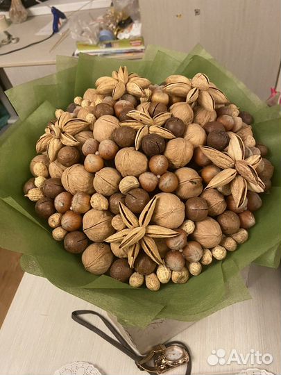 Букет из орешков и конфет