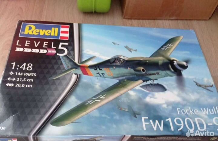 Модель самолета revell