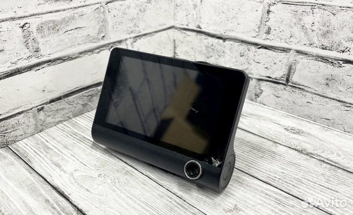 Видеорегистратор с 3 камерами