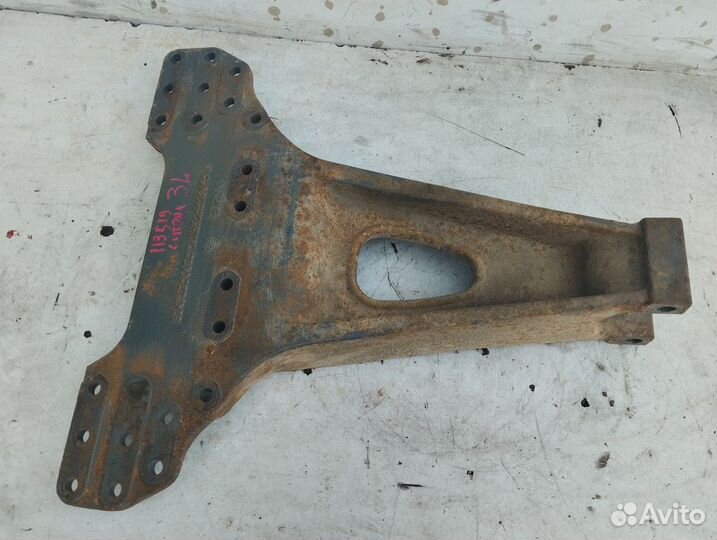 Кронштейн нижних реактивных тяг задний левый