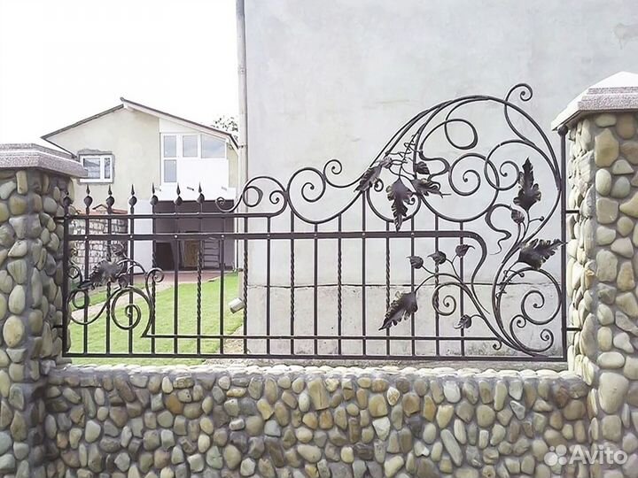 Кованные заборы \ Калитки металлические с установк
