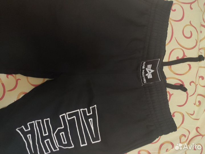 Шорты Alpha Industries