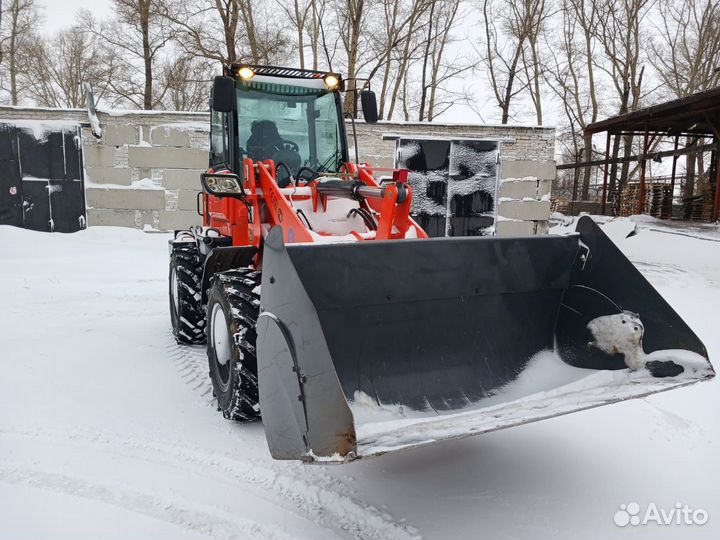 Уборка снега трактором