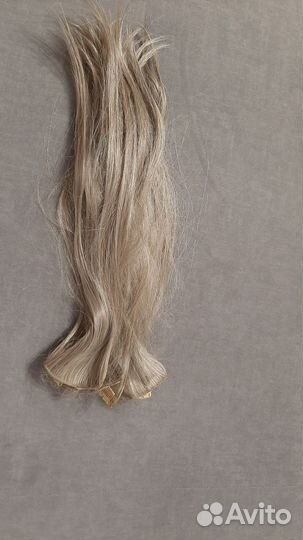 Волосы на заколках блонд