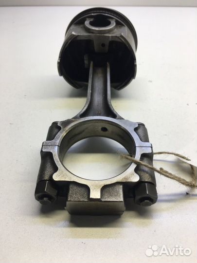 Поршень с шатуном правый Mitsubishi Diamante F31A