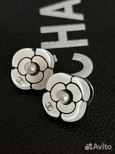 Новые серьги Chanel
