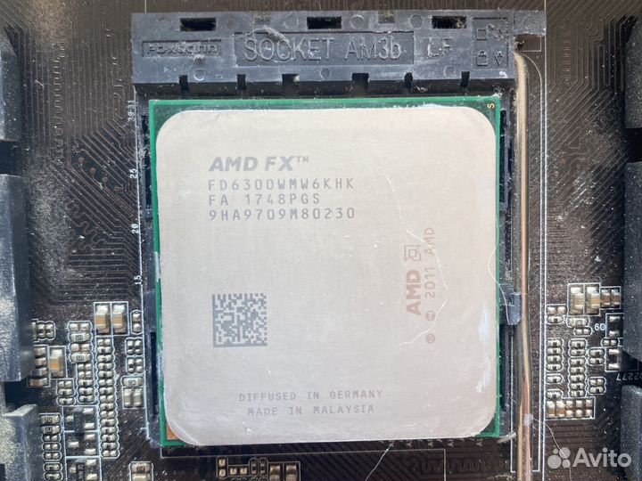 Материнская плата с процессором и памятью