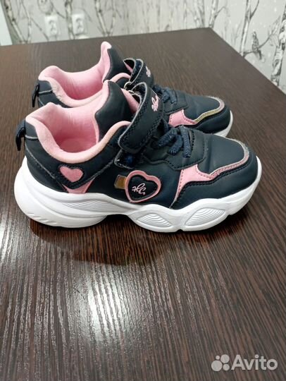 Кроссовки для девочки 28