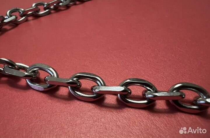 Цепь и крест