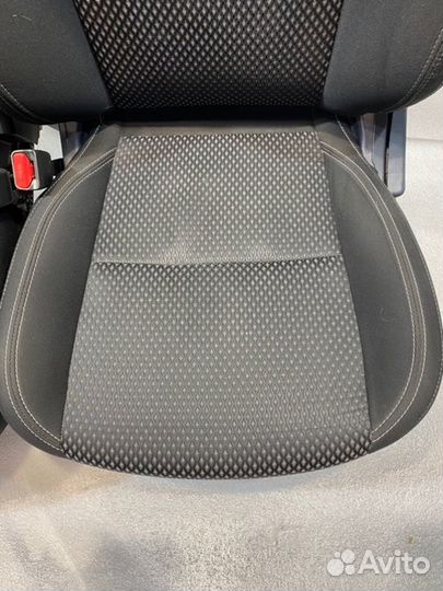 Сиденья комплект Mitsubishi Outlander GF2W 4B11