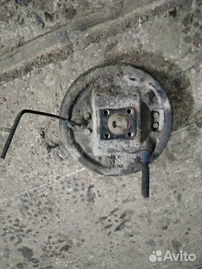 Кулак задний в сборе со ступицей задний правый