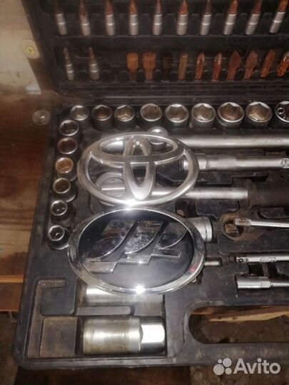 Значок на решетку