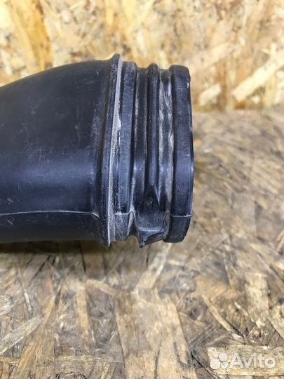 Патрубок впускного коллектора Volkswagen Polo